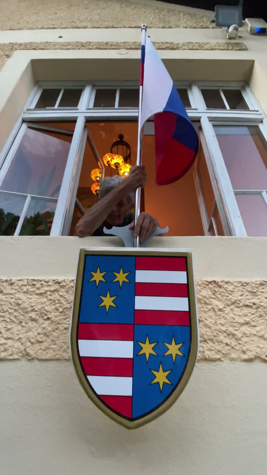 Pregibni nosilec za zastavo