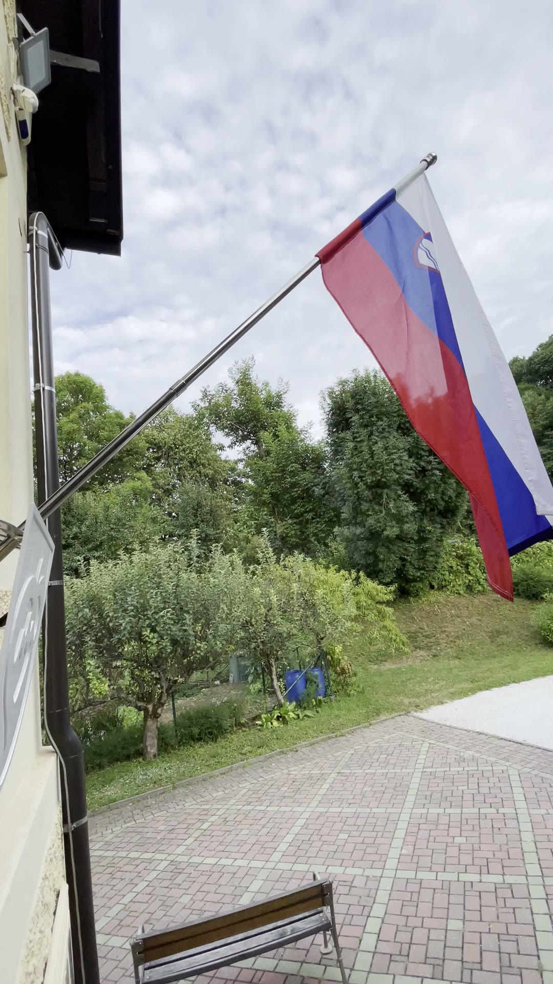 Detajl držala pregibnega nosilca za zastavo