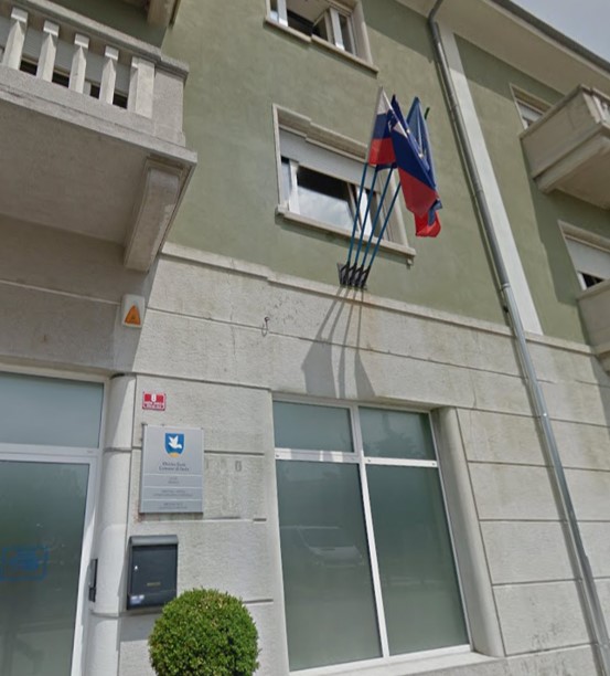 Zastava na občini Izola